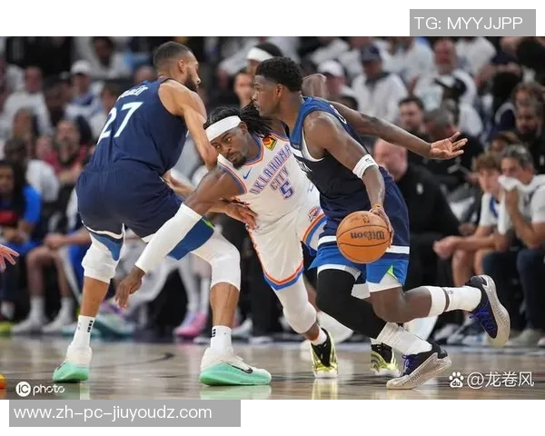 尼克斯与森林狼激战正酣球迷期待精彩对决与精彩瞬间